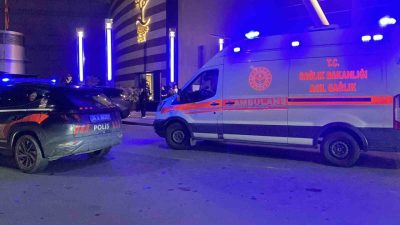İstanbul Sarıyer’de Filistin Özgürlük Nöbeti Platformu üyeleri, bir AVM’de İsrail