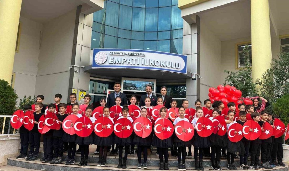 Şehitkamil Empati İlkokulu, Türkiye Cumhuriyeti’nin kuruluşunun 103. yıl dönümünü minik
