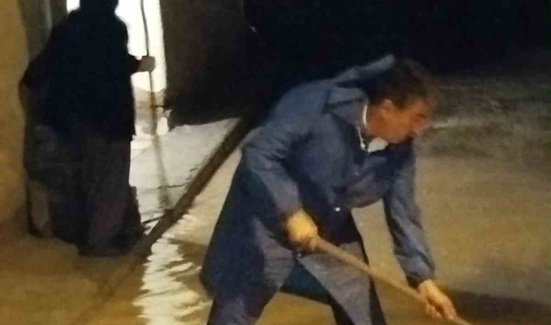 Elazığ’ın Yurtbaşı beldesinde etkili olan sağanak yağış sonrasında sel ve