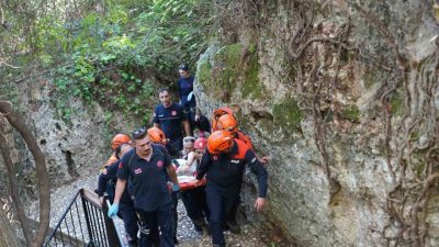 Antalya’da arkadaşlarıyla Kurşunlu Şelalesi’ni gezmeye gelen Ukrayna asıllı 69 yaşındaki