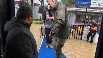 Sakarya’nın Karasu ilçesinde sel suları sebebiyle su baskını yaşanan KYK