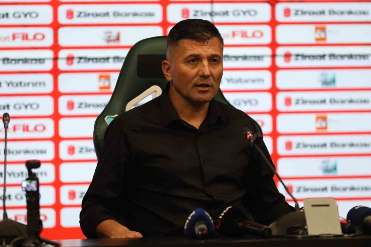 siyahlılarla çok iyi yerlere geleceğine inandığını söyledi. TFF 3. Lig