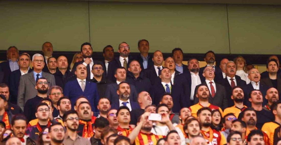 A Milli Futbol Takımı Teknik Direktörü Sergen Yalçın, Galatasaray-Fenerbahçe derbisini