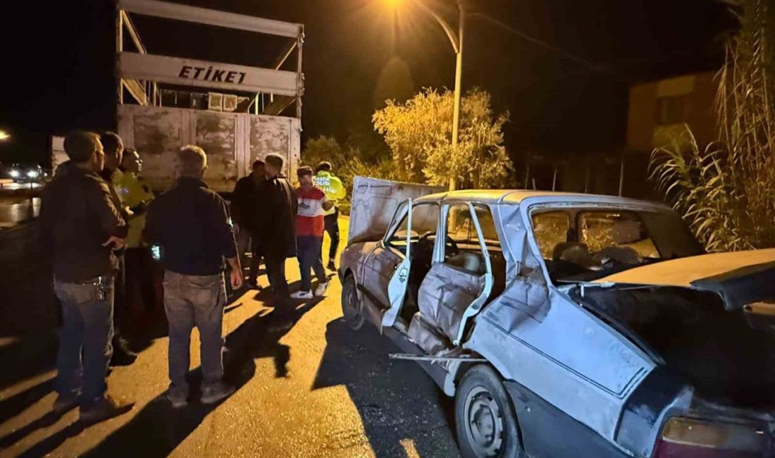 Antalya’nın Serik ilçesinde otomobil ile kamyonun çarpışması sonucu meydana gelen