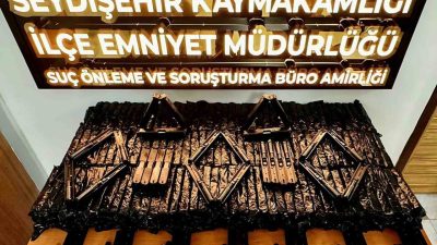 Konya’nın Seydişehir ilçesinde düzenlenen operasyonda bin 560 adet tabanca parçası