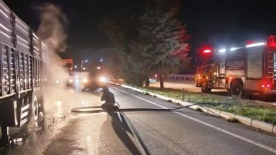 Denizli’de seyir halindeki tırın bir anda alev alması korku dolu