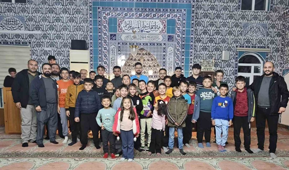 Eskişehir’in Seyitgazi ilçesinde gençler “Kur’an-ı Kerim’in Bilimsel Mucizeleri” konulu sohbette