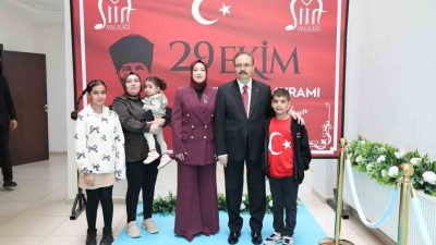 Siirt’te 29 Ekim Cumhuriyet Bayramı’nın 103. yıl dönümü, düzenlenen çelenk