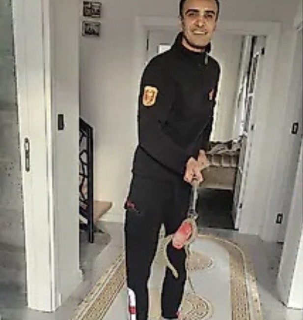 Siirt’te bir eve giren yaklaşık 1 buçuk metre uzunluğundaki yılan,
