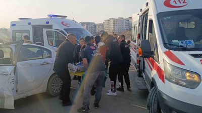 Siirt’te otomobil ile motosikletin çarpıştığı kazada 2 kişi yaralandı. Edinilen