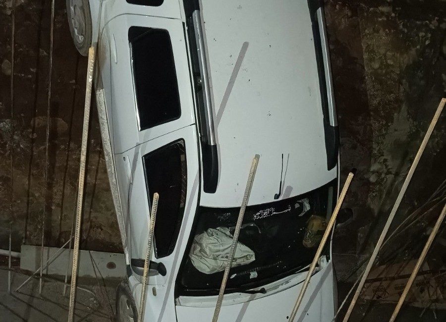 Siirt’in Pervari ilçesinde çalışma yapılan menfez çukuruna düşen otomobildeki 2