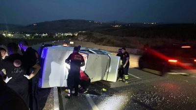 Siirt’te sürücüsünün direksiyon hakimiyetini kaybettiği otomobilin yan yatması sonucu 2