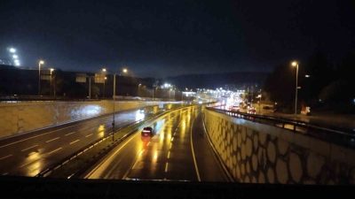 İstanbul’da etkili olan şiddetli yağış nedeniyle Şile Otoyolu Çekmeköy mevkiinde