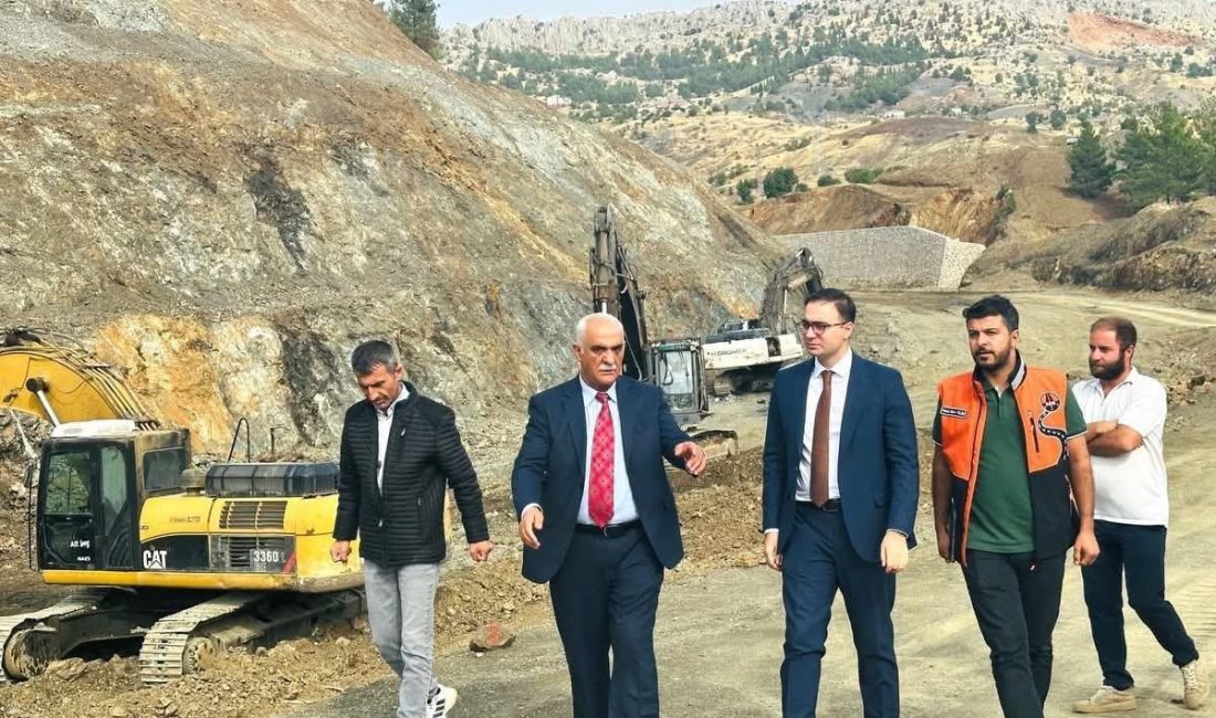 Adıyaman’ın Sincik Kaymakamı Fatih Yıldız, Sincik-Kahta karayolunda sürdürülen yol yapım