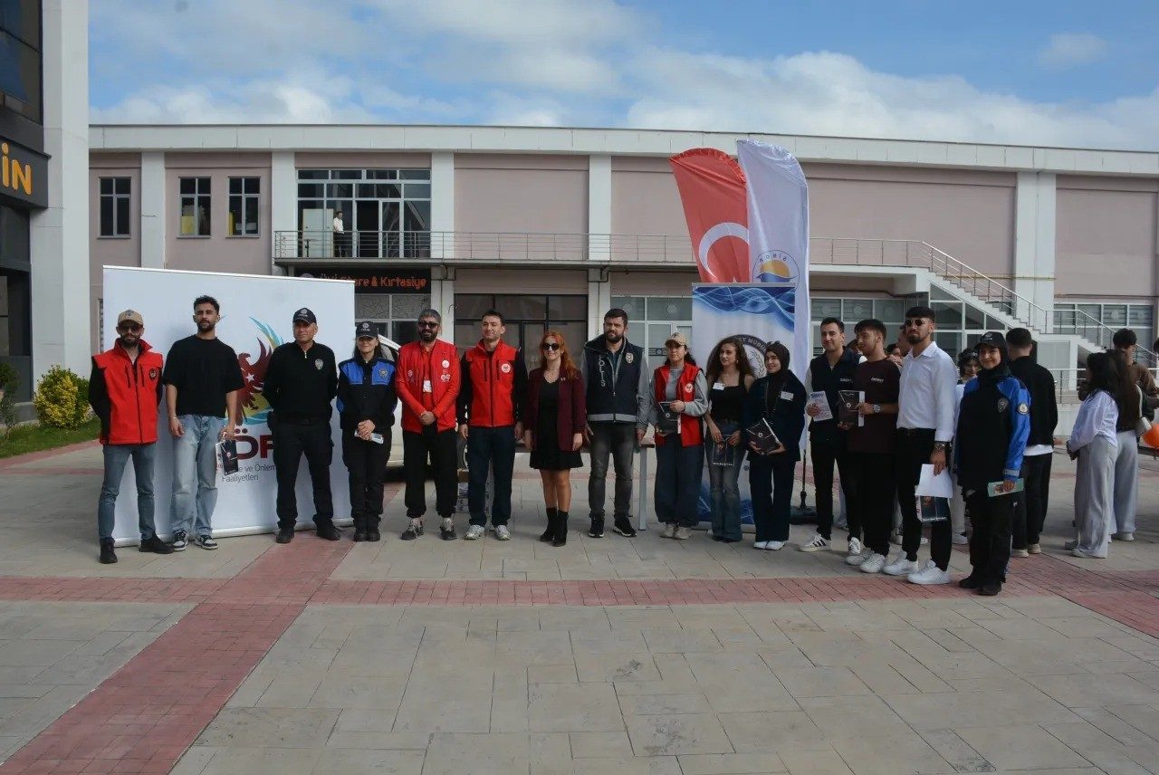 Sinop İl Emniyet Müdürlüğü ekipleri, “Öğrenci Toplulukları Tanıtım Günleri” kapsamında