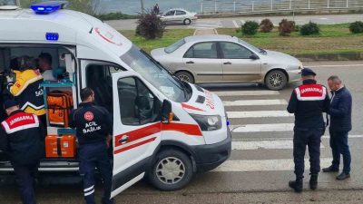 Sinop’ta iki otomobilin çarpışması sonucu meydana gelen trafik kazasında, 1’i