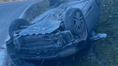 Sinop’un Ayancık ilçesinde ıslak ve kaygan yolda kontrolden çıkarak ters