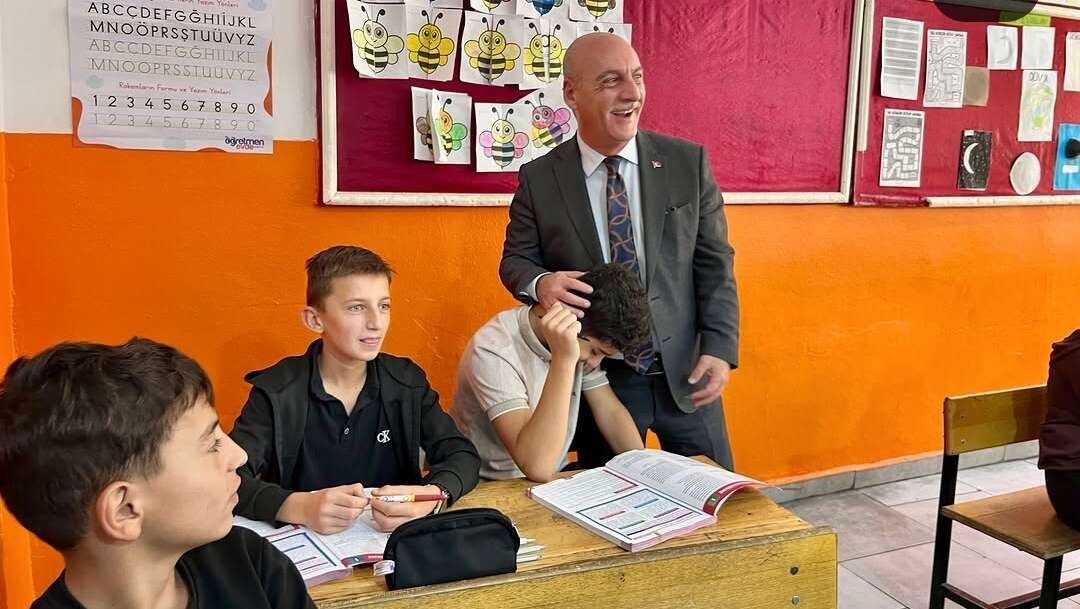 Şırnak’ta Mehmetçik, kurs merkezlerinde LGS ve YKS’ye hazırlanan öğrencileri ziyaret