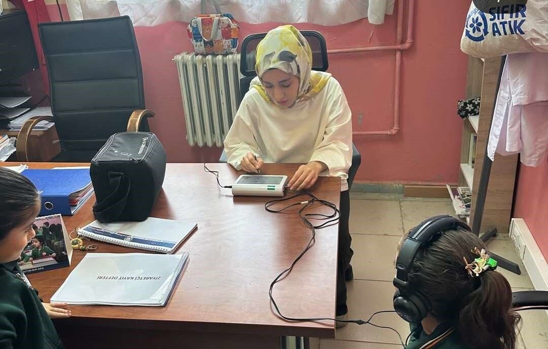 Şırnak’ın Uludere ilçesinde öğrencilerin işitme sağlığını korumak ve muhtemel işitme