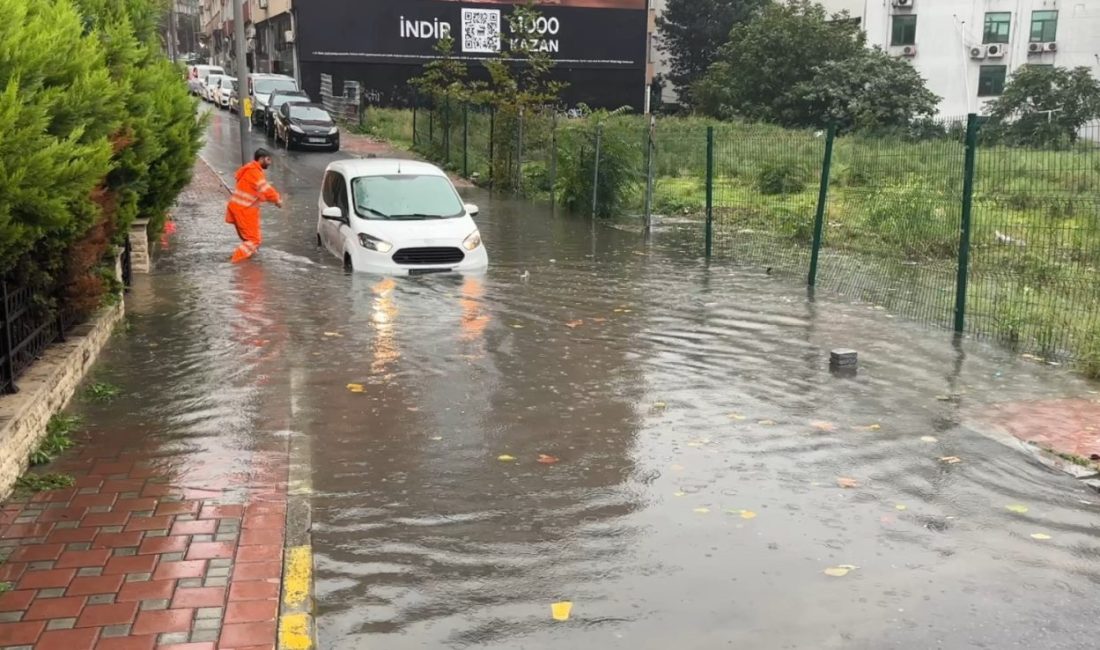 İstanbul Şişli’de etkili olan sağanak yağışın ardından yolda su birikintileri