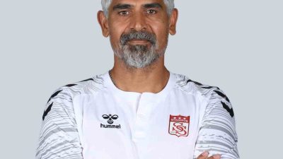 Sivasspor’da kötü gidişatın ardından teknik direktör İsmet Taşdemir ile yolların