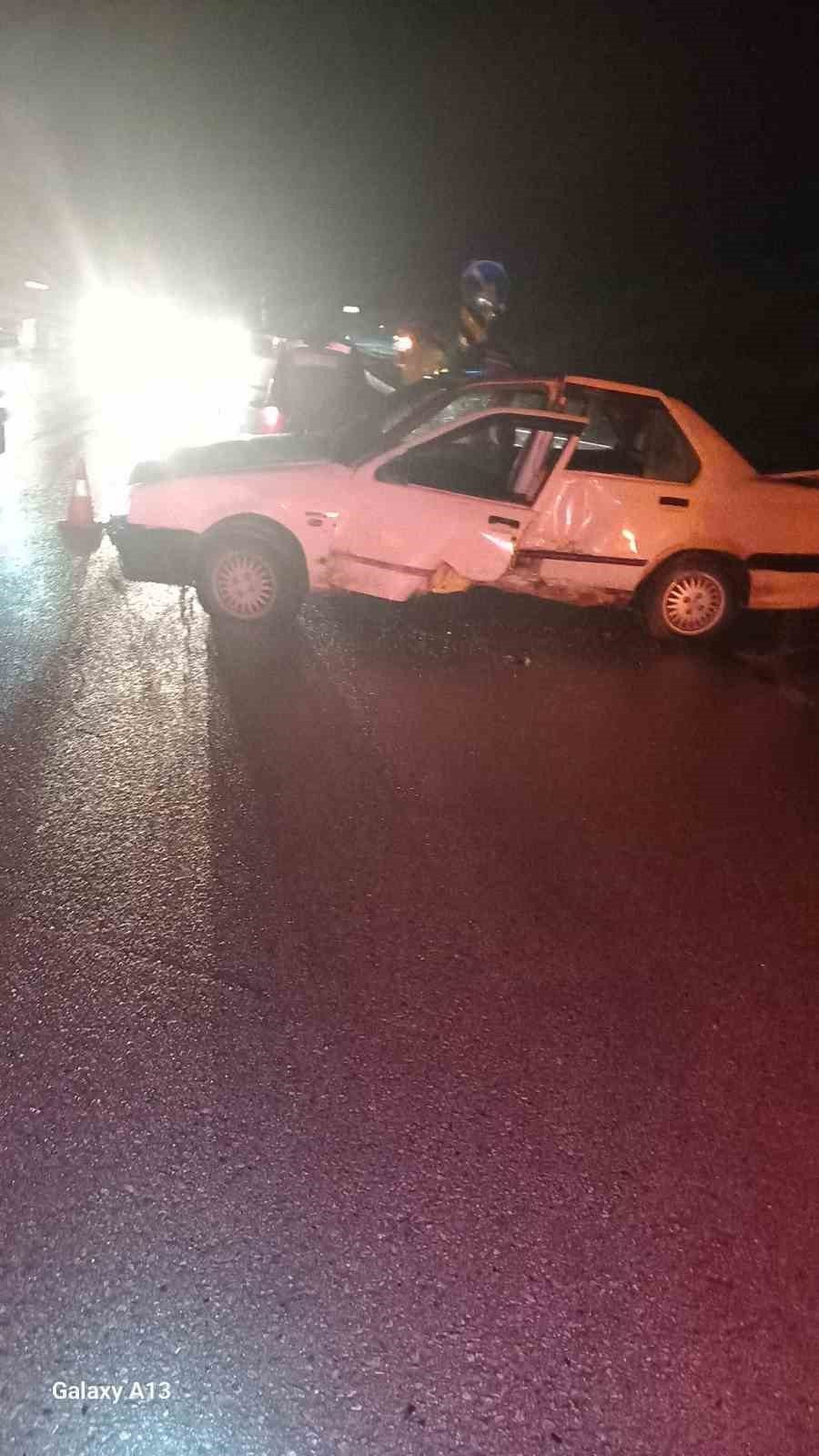 Sivas’ta bir otomobil kontrolden çıkarak devrildi. Kazada 1 kişi öldü,