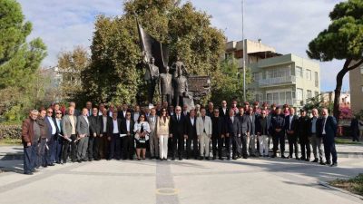 Aydın’ın Söke ilçesinde 19 Ekim Muhtarlar Günü dolayısıyla Cumhuriyet Meydanı’nda