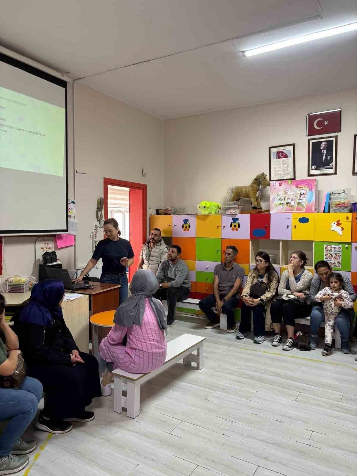 Aydın’ın Söke ilçesinde, anaokulunda düzenlenen Çocuk Akademisi eğitiminde çocukların gelişim