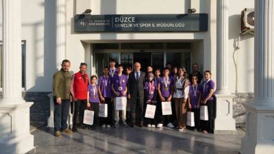 DÜZCE (İHA) – Düzce’de taekwondo branşında gösterdikleri performansla dikkat çeken