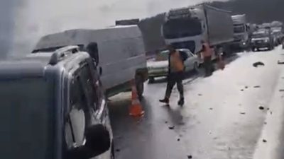 Tarsus-Adana-Gaziantep Otoyolu’nda yoğun yağış nedeniyle çok sayıda aracın karıştığı zincirleme