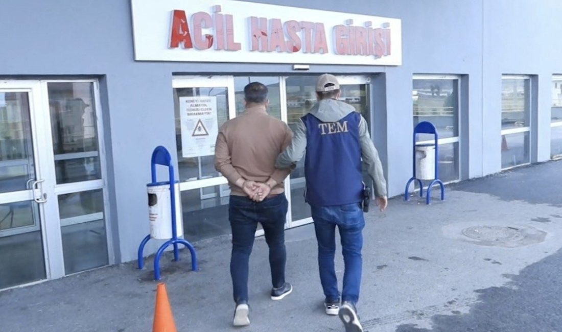Bitlis’in Tatvan ilçesinde FETÖ’ye yönelik düzenlenen eş zamanlı operasyonda gözaltına