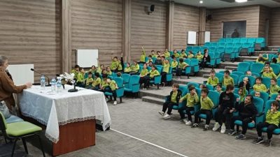 Kütahya’nın Tavşanlı ilçesinde, vergi dairesi personelleri tarafından ilkokul öğrencilerine yönelik