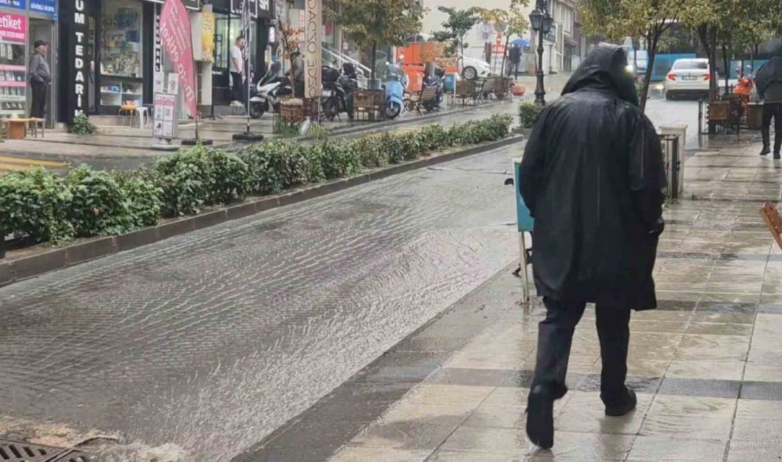 Tekirdağ’ın Süleymanpaşa ilçesinde etkili olan şiddetli sağanak yağış, günlük hayatı