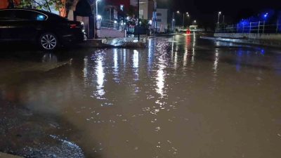 Tekirdağ’ın Süleymanpaşa ilçesinde şiddetli sağanak yağış, günlük yaşamı olumsuz etkiledi.