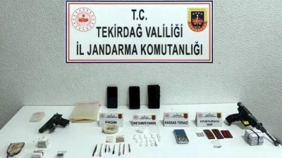 Tekirdağ’ın Marmaraereğlisi ilçesinde jandarma ekiplerince bir eve düzenlenen operasyonda uyuşturucu
