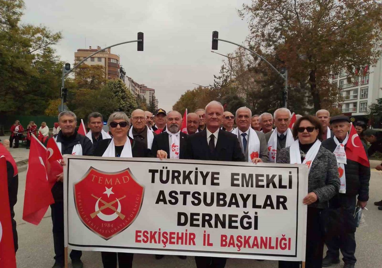 Eskişehir’de Türkiye Emekli Astsubaylar Derneği (TEMAD) üyeleri, 29 Ekim Cumhuriyet