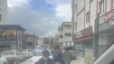 Tokat’ta yol verme meselesi nedeniyle çıkan kavgada, bir otomobil sürücüsünün