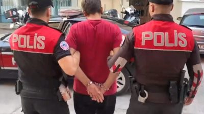 Mersin’de polis uyuşturucu madde satan şüpheliyi yakaladı, evinden suçtan elde