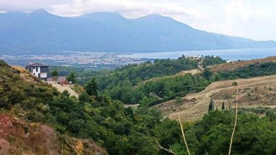 Aydın’ın Kuşadası ilçesinde, Toskana’ya benzetilen Yaylaköy altındaki doğal alana gelişigüzel