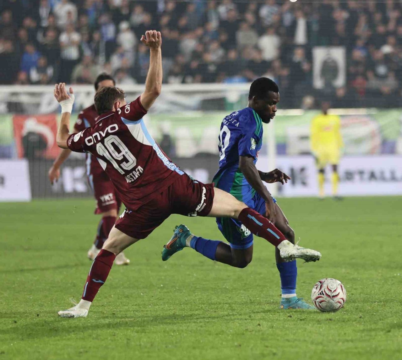 Trendyol Süper Lig’in 9. haftasında Çaykur Rizespor, sahasında Trabzonspor’a 4-3