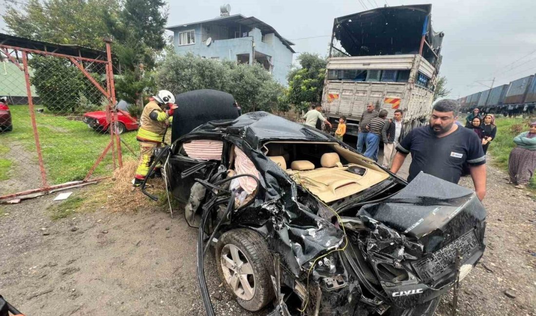 Hatay’ın Dörtyol ilçesinde tren ile otomobil çarpıştı. Trenin çarptığı otomobildeki