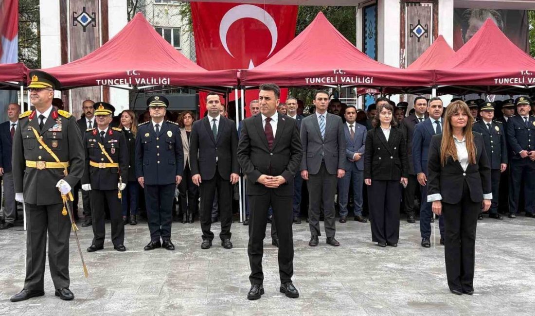 Tunceli’de 29 Ekim Cumhuriyet Bayramı kutlamaları çelenk sunulmasıyla başladı. Türkiye