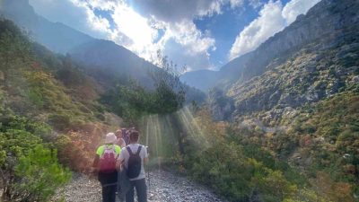 Turgutlu Belediyesi Dağcılık Akademisi üyeleri, Tarihi Oduncu Yolu’ndan başlayarak Geyik