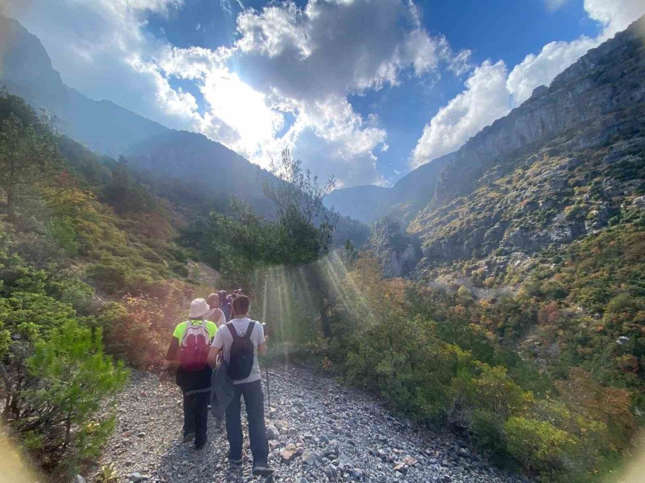 Turgutlu Belediyesi Dağcılık Akademisi üyeleri, Tarihi Oduncu Yolu’ndan başlayarak Geyik