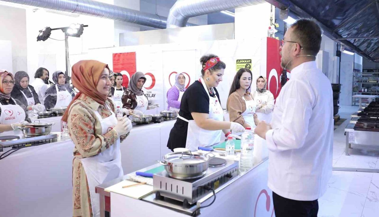 Türk Kızılay, depremden etkilenen Diyarbakırlı kadınların mesleki becerilerini geliştirmek ve