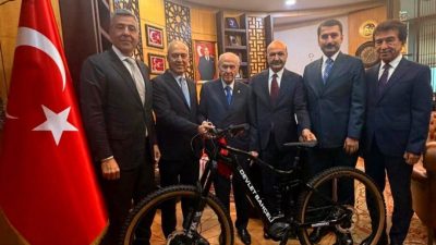 Türkiye Bisiklet Federasyonu Başkanı Emin Müftüoğlu ve beraberindeki yönetim kurulu