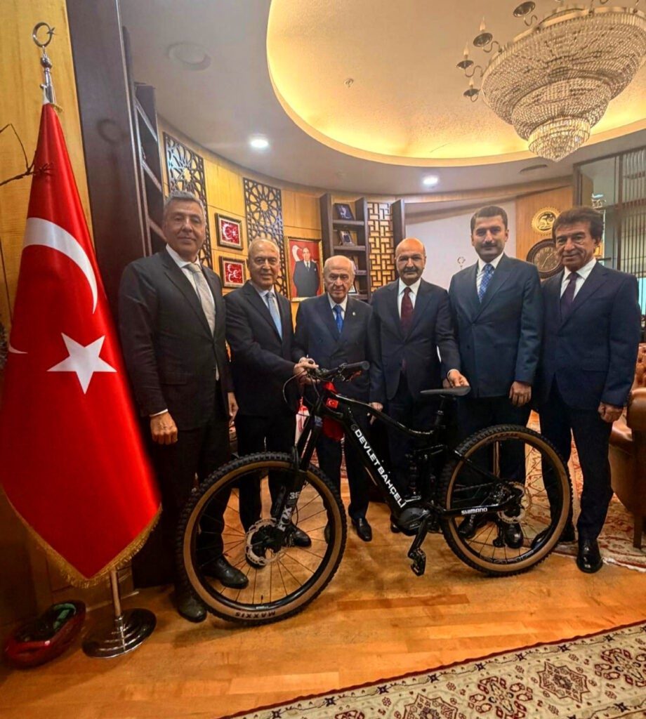 Türkiye Bisiklet Federasyonu Başkanı Emin Müftüoğlu ve beraberindeki yönetim kurulu