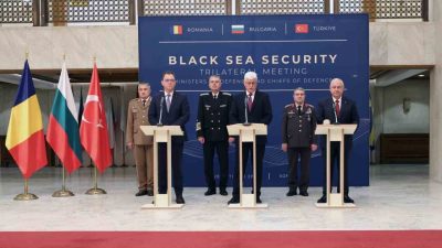 Bulgaristan, Romanya ve Türkiye savunma bakanları, Karadeniz’deki ticari gemilere yönelik