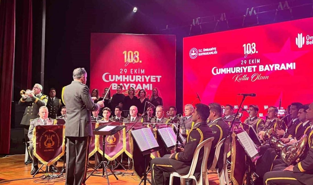 Ümraniye’de 29 Ekim Cumhuriyet Bayramı askeri bando konseri ile coşkuyla