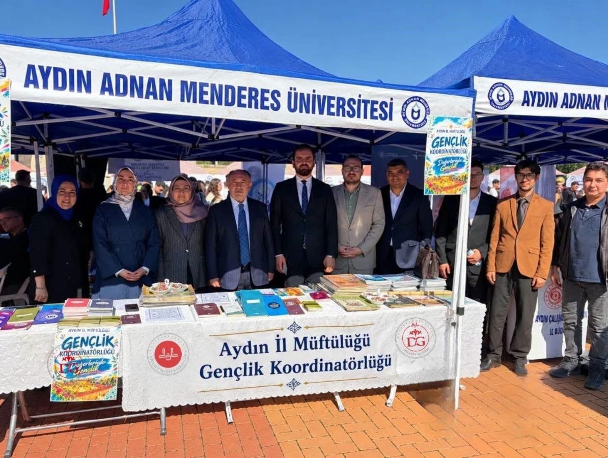 Aydın Adnan Menderes Üniversitesi’nde (ADÜ) düzenlenen Öğrenci Toplulukları Tanıtım Günü’nde